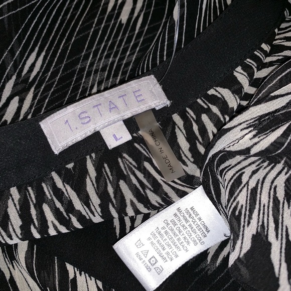 1. STATE Black and White PRINT V Neck Sleeveless - Picture 4 of 4